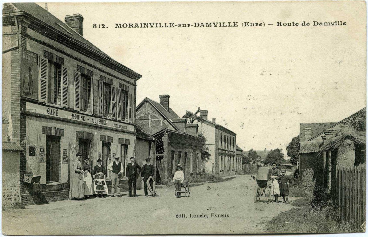 Morainville-sur-Damville. Route de Damville.