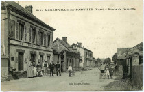 Morainville-sur-Damville. Route de Damville.