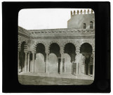 Cour du palais beylical à Tunis (Tunisie).