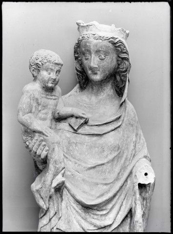 Statue de Vierge à l'enfant du XIVème siècle de l'église de Sancourt (Eure).