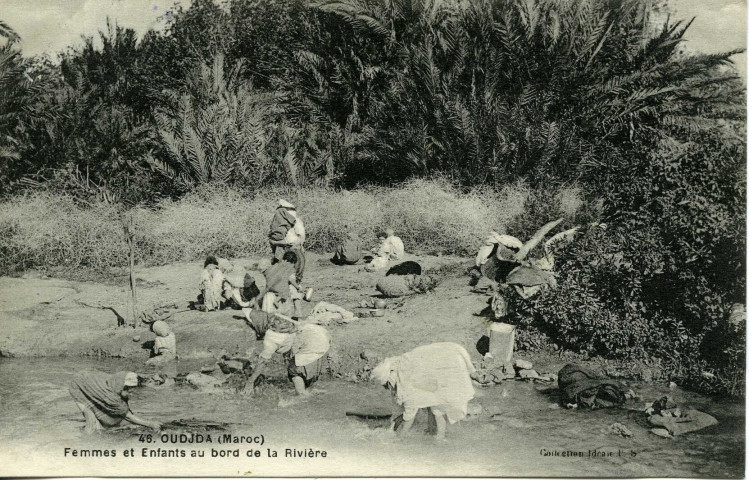 OUDJA (Maroc) - Femmes et Enfants au bord de la Rivière
