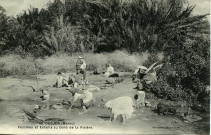 OUDJA (Maroc) - Femmes et Enfants au bord de la Rivière
