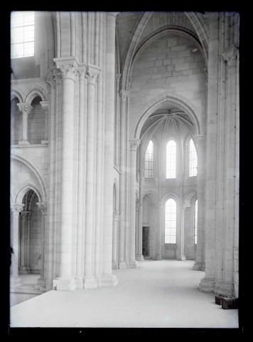 Chapiteaux et colonnes de la cathédrale Notre-Dame de Laon (Aisne).