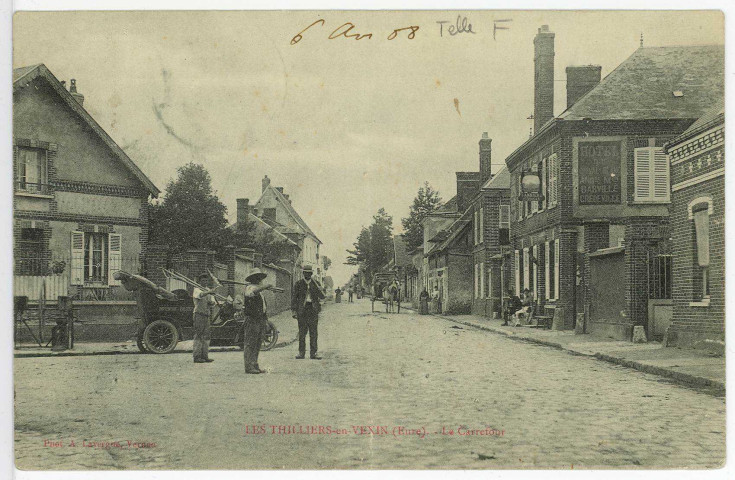 Thilliers-en-Vexin (Les). Le Carrefour.