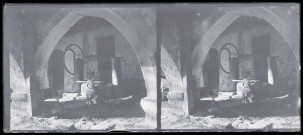 Puits à eau sous les arcades.