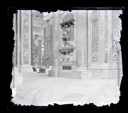 Intérieur de la Basilique Saint-Pierre et tombeau du pape Innocent VIII au Vatican
