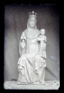Statue de Vierge à l'enfant en bois polychrome de l'église Saint-Aubin de Ménesqueville (Eure, France).