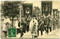 Bernay. Environs de Bernay. - Frères de Charité en procession.