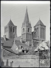 Vue de l'église de Saint-Pierre-sur-Dives (Calvados).