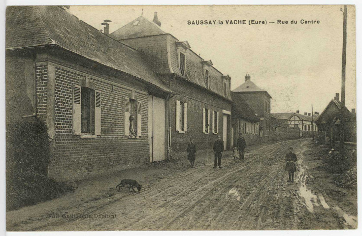 Saussay-la-Vache. Rue du Centre.