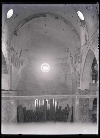 Intérieur d'église à Tarse (Turquie) (notice PA).