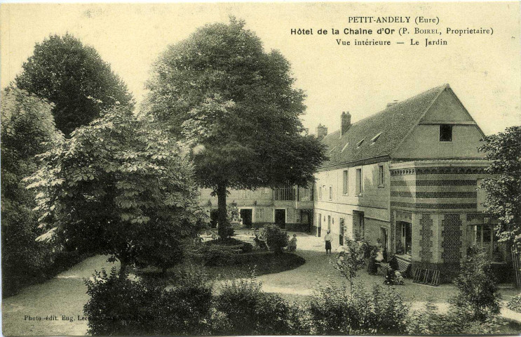 Andelys (Les). Petit Andely - Hôtel de la Chaine d'Or - Vue Interieure - Le Jardin.