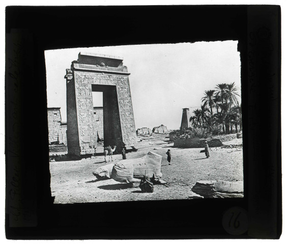 Porte d'Évergète du temple de Karnak (Égypte).