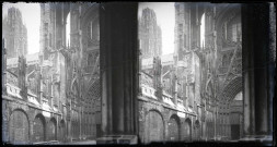 Cathédrale Notre-Dame de l'Assomption de Rouen (Seine-Maritime) endommagée par les bombardements de la seconde guerre mondiale.