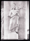 Statue de Vierge à l'enfant.