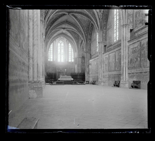 Les fresques de Giotto sur la vie de Saint-François dans la nef de l'église supérieure de la basilique Saint-François d'Assise (province de Pérouse)