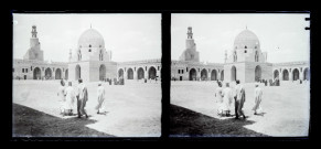 Cour de la mosquée Ibn-Touloun au Caire (Égypte)