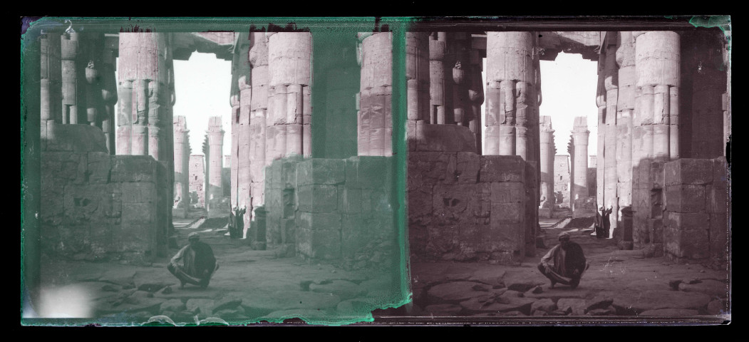 Colonnades du temple d'Horus à Edfou (Égypte).