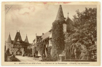 Berville-sur-Mer. Château de la Pommeraye L'entrée vue intérieure.