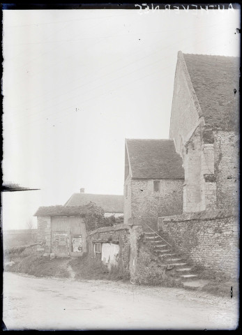 Vue de l'arrière de l'église d'Authevernes (Eure).