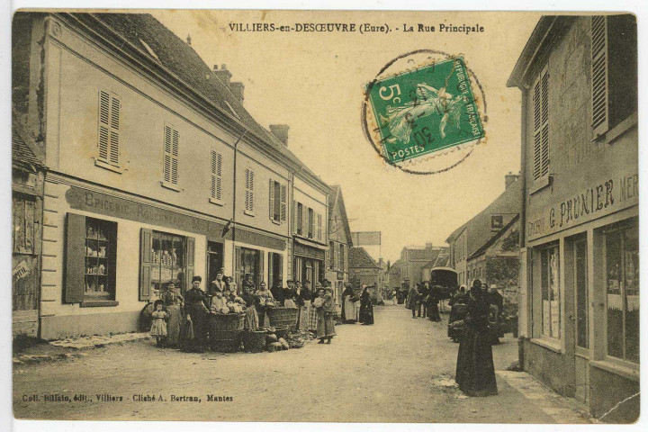 Villiers-en-Désoeuvre. La Rue Principale.