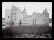Tours et douves du château de Sully-sur-Loire (Loiret)