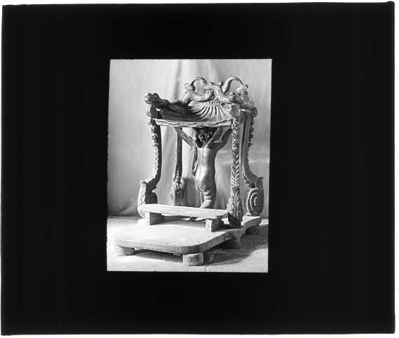 Fauteuil d'officiant de l'église d'Authouillet (Eure).