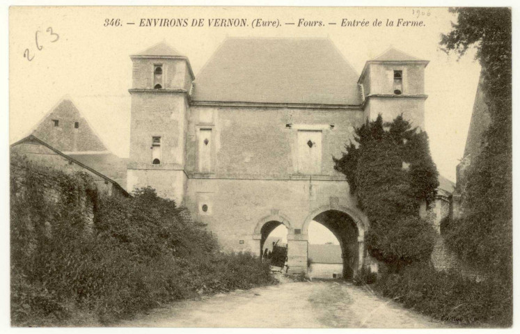 Fours-en-Vexin. Entrée de la Ferme.