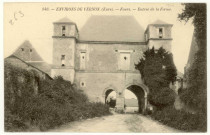 Fours-en-Vexin. Entrée de la Ferme.