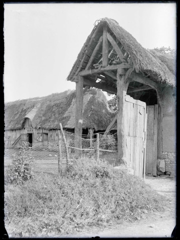 Grange de la campagne d'Ecquetot (Eure).