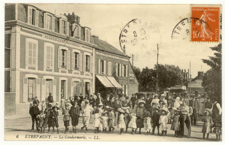 Etrépagny. La Gendarmerie.