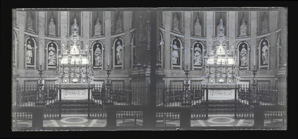 Intérieur d'une cathédrale italienne.