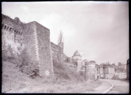 Porte Saint-Sulpice avec tours extra-muros de Fougères (Ille-et-Vilaine).