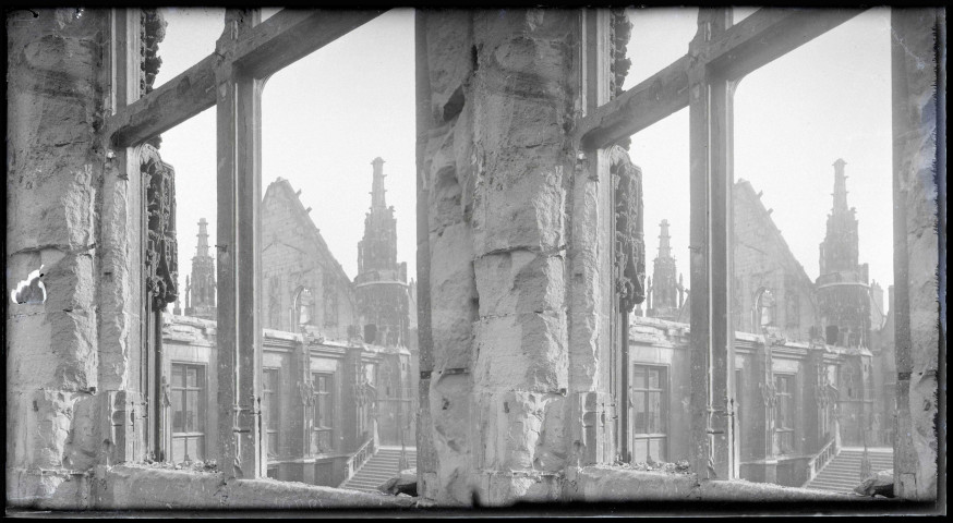 Palais de justice de Rouen (Seine-Maritime), endommagé par les bombardements de la seconde guerre mondiale.