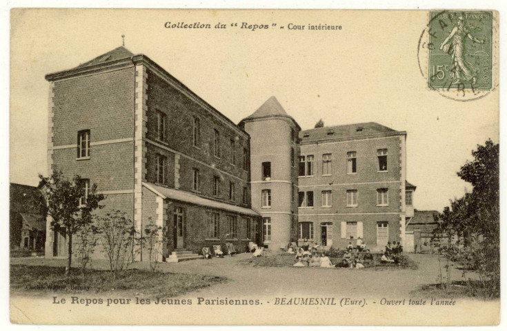 Beaumesnil. Le Repos pour les Jeunes Ouvrières Parisiennes - Cour intérieure.