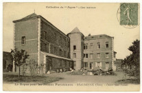 Beaumesnil. Le Repos pour les Jeunes Ouvrières Parisiennes - Cour intérieure.