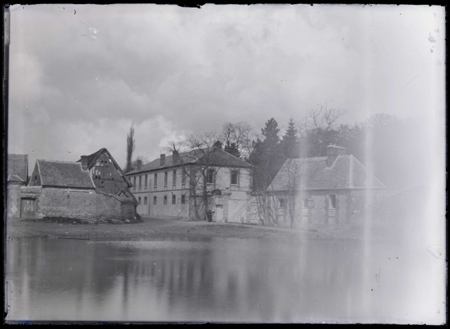 Entrée du parc du château d'Orgeville (Eure) près de l'asile Saint-Charles.
