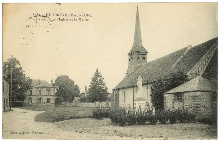 Heudreville-sur-Eure. La place de l'Eglise et la Mairie.