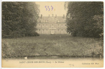 Saint-Léger-de-Rôtes. Le Château.