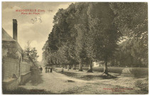 Mainneville. Place du Plays.