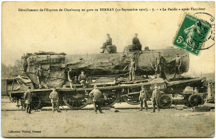 Bernay. Déraillement de l'Express de Cherbourg en Gare de Bernay (10 septembre 1910). - 7. - "Le Pacific" après l'accident.