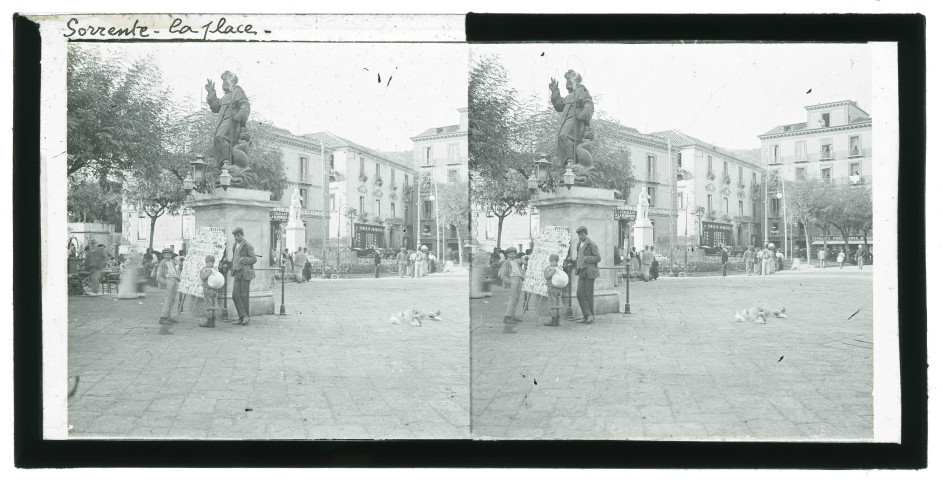 Statue de Saint-Antoine de la place Saint-Antoine de Sorrente (Italie).