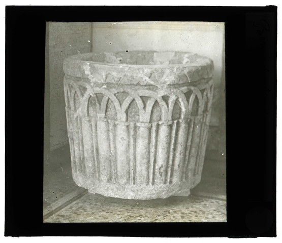 Musée de Bernay (Eure), fonts baptismaux de Saint-Martin-du-Parc (Eure).