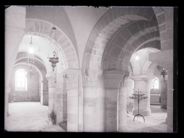 Intérieur de l'église Saint-Benoit de Saint-Benoit-sur-Loire (Loiret).