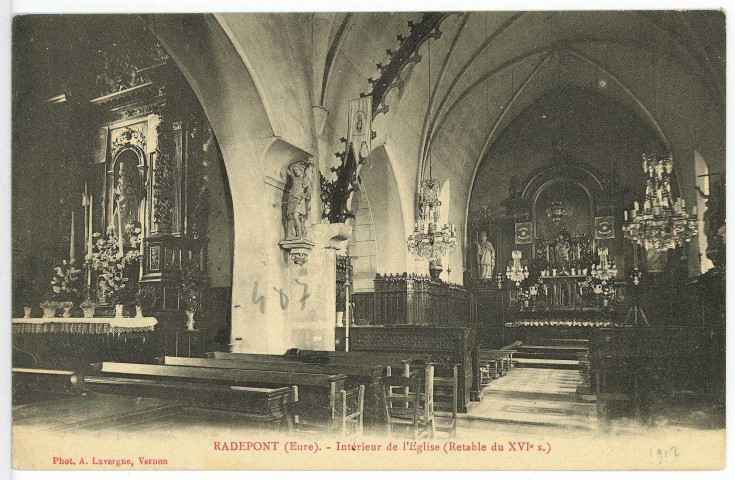 Radepont. Intérieur de l'Eglise (Retable du XVIe s. ).