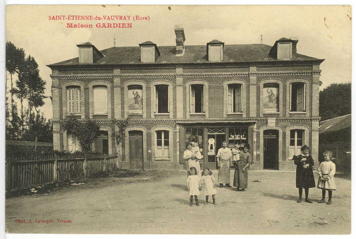 Saint-Etienne-du-Vauvray. Maison Gardien.