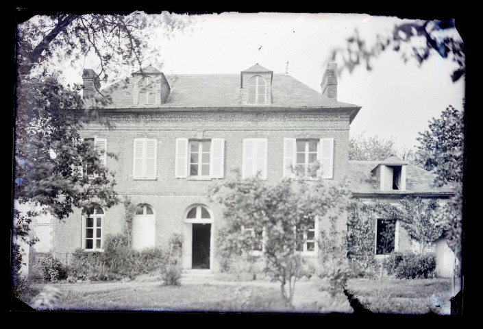 Le presbytère de Rosay-sur-Lieure (Eure).