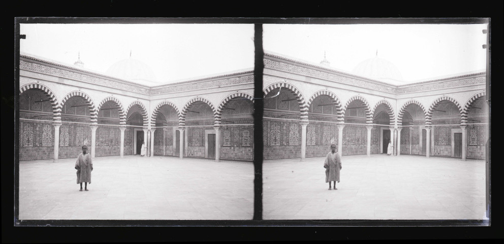 Cour intérieure d'une mosquée algérienne.