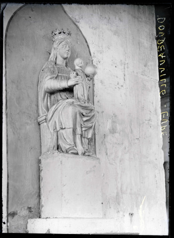 Statue de Vierge à l'enfant de l'église de Doudeauville-en-Vexin (Eure).