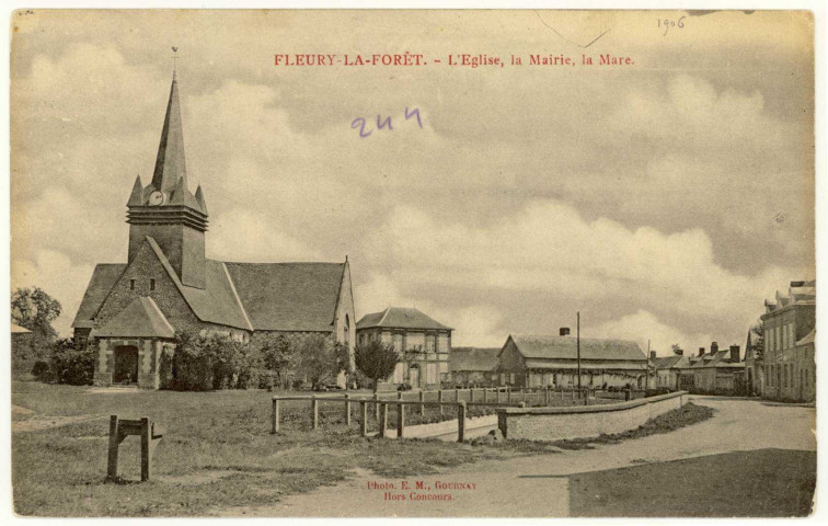 Fleury-la-Forêt. L'Eglise, la Mairie, la Mare.
